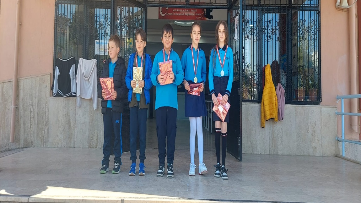 Akıl ve Zeka Oyunları Turnuvası'ndan madalyalarla döndük.